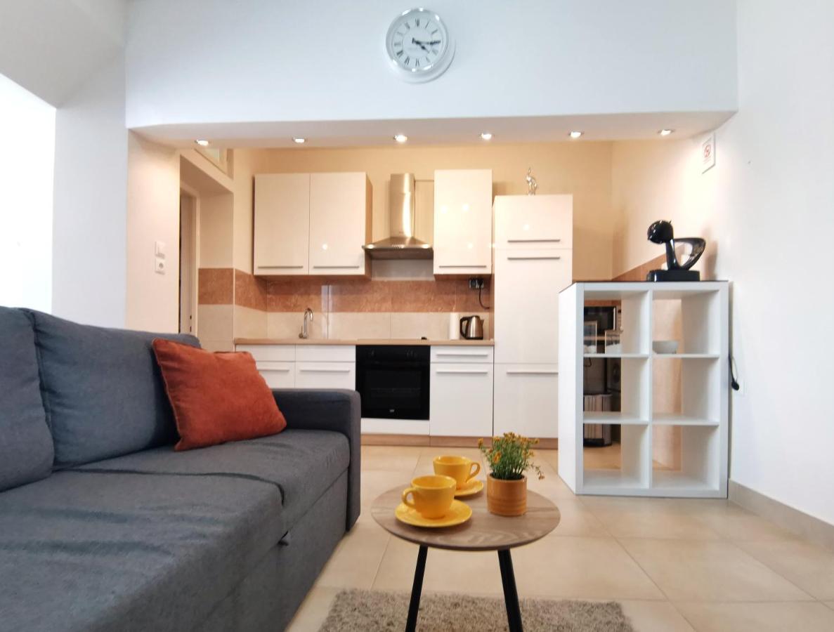 Honeycomb Apartment Split - Free Parking Bagian luar foto
